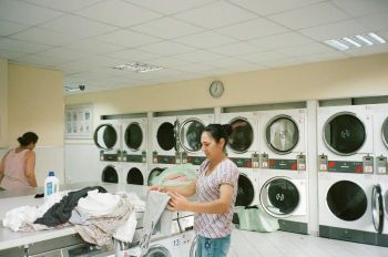 Buyer negotiating seller financing for laundromat purchase